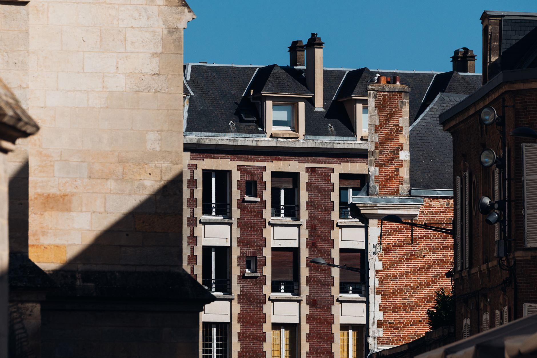 Immeuble de rapport en brique et pierre à Amiens