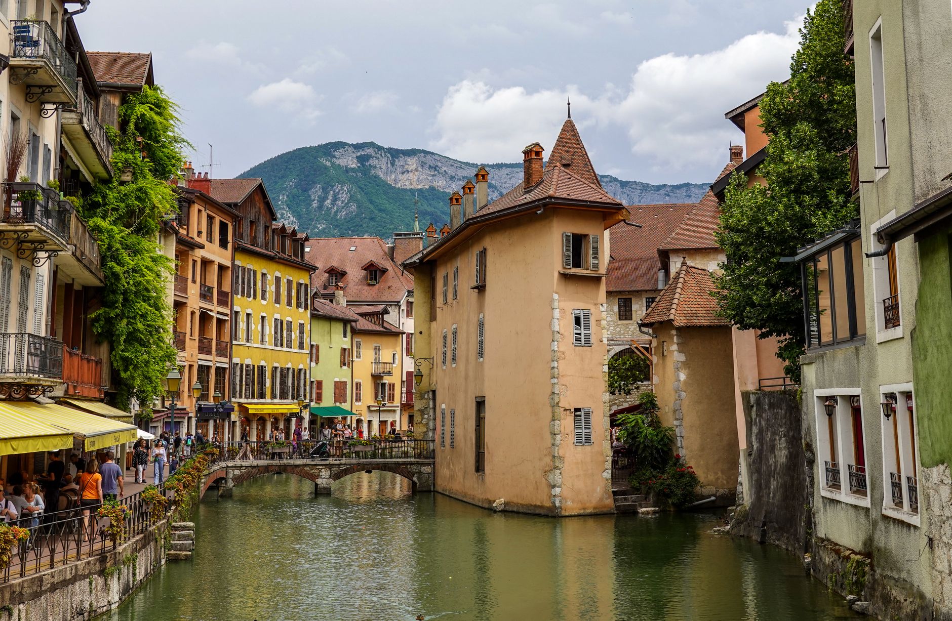 Canal et bâtiments historiques de la vieille ville d'Annecy