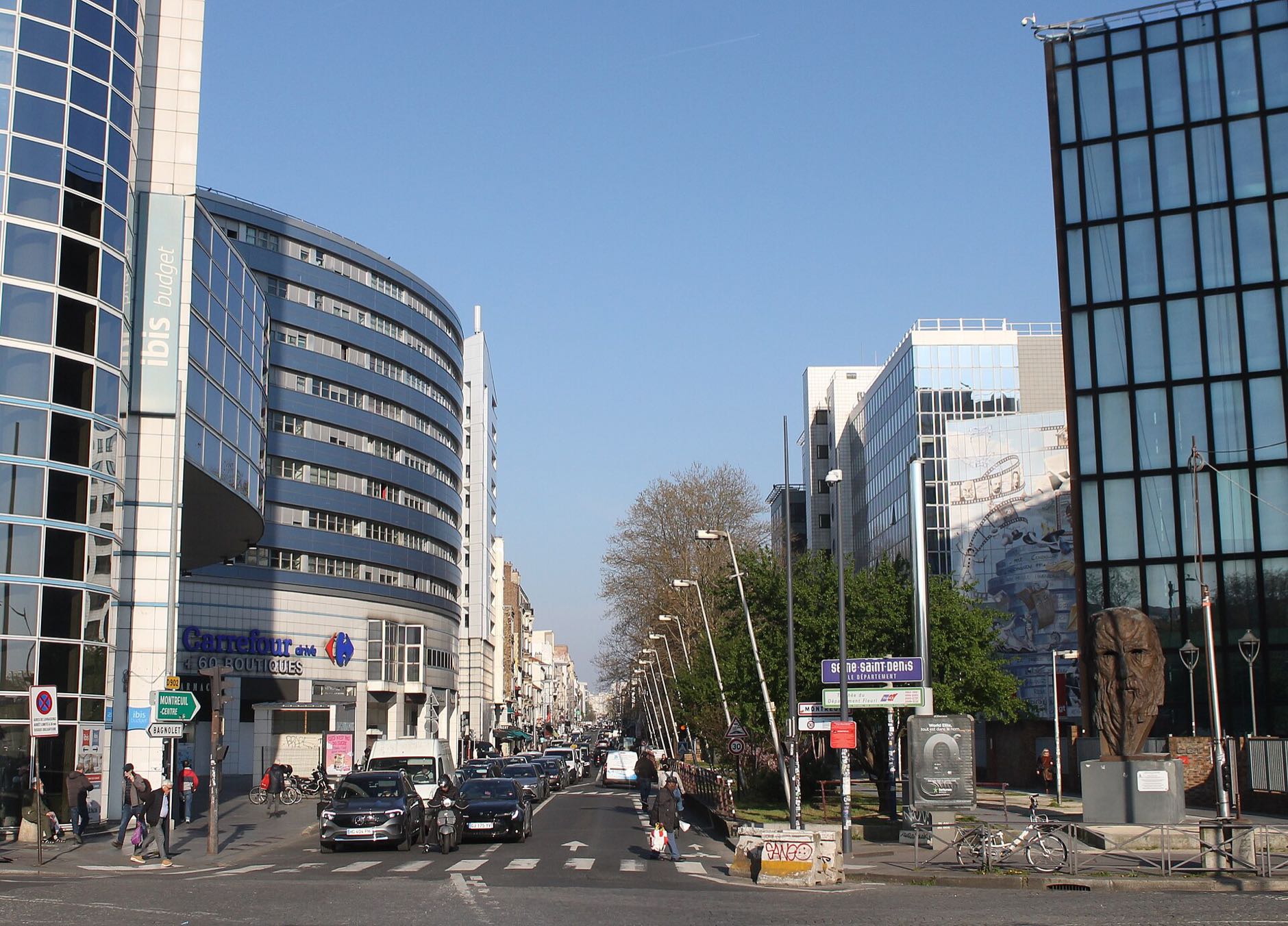 Entrée de Montreuil depuis Paris, immeubles bordant la rue de Paris